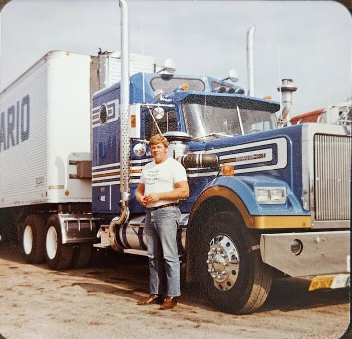 I drive truck, break arms, and arm wrestle. 💪

#thedirtyoldtrucker #oldtrucks #oldschooltrucks #oldschooltruckers #oldschooltrucking #westernstar #westernstartrucks