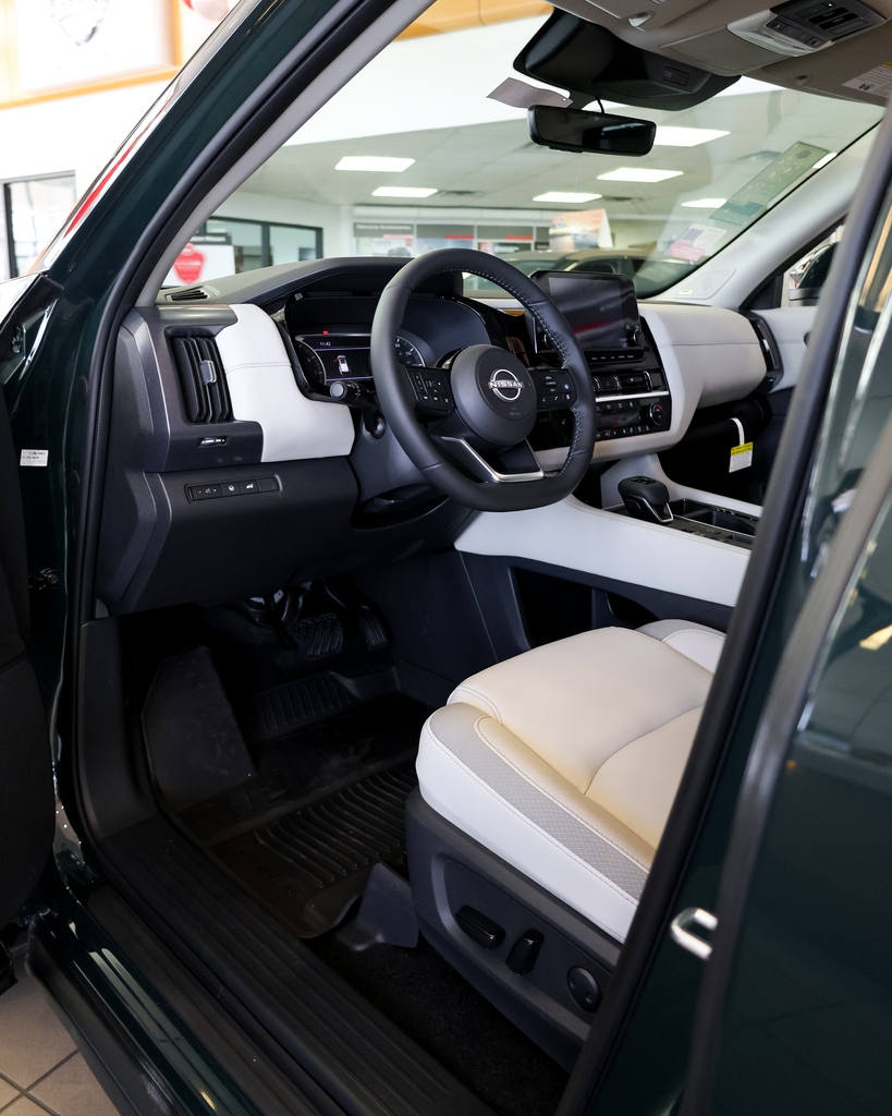 Obsidian Green, our newest obsession 😍⁠

#SouthHoustonNissan #NissanPathfinder #Pathfinder #offroad #offroading #SouthHouston #Houston #Texas #HoustonCars #Nissan #NissanFamily #Car #Cars #CarGram #CarInstagram #HoustonCarScene #Dealership #NewCarSales #NewCar #NewCars