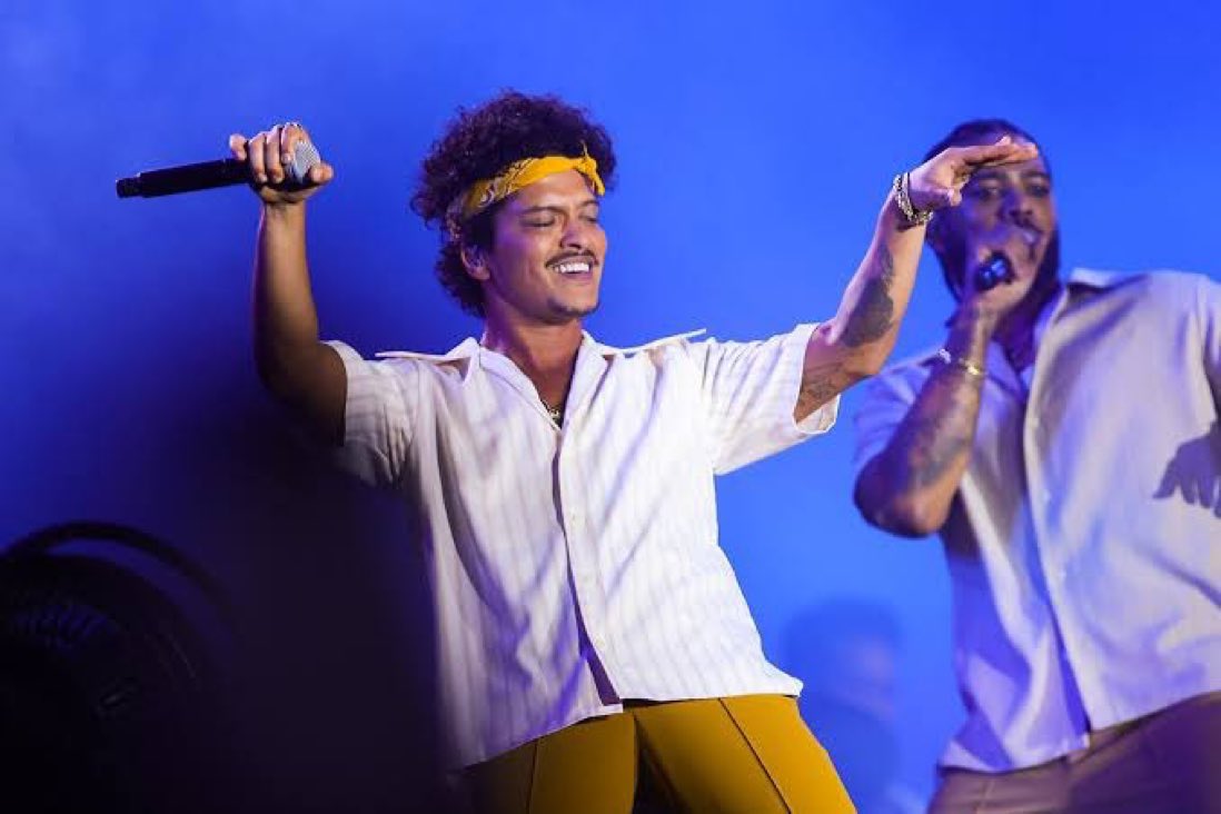 GIGANTE! Com as últimas atualizações, Bruno Mars agora é dono da 6ª maior residência de shows da HISTÓRIA em Las Vegas, o artista arrecadou mais de 132 MILHÕES de dólares com mais de 440 mil ingressos vendidos.