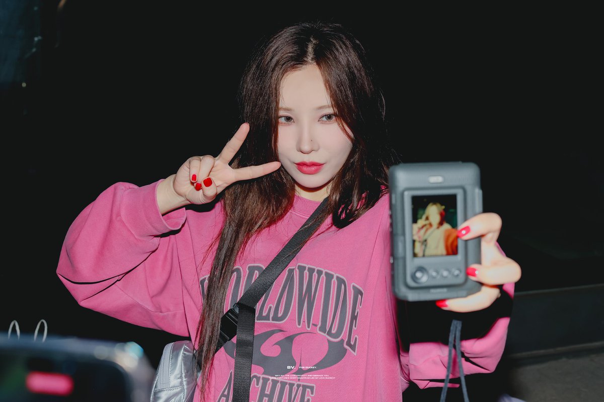 Buckeyvibe's tweet photo. 240402 📸

#벅키 #BUCKEY #MANNEQUEEN⠀⠀ https://t.co/TvmyqqHwea