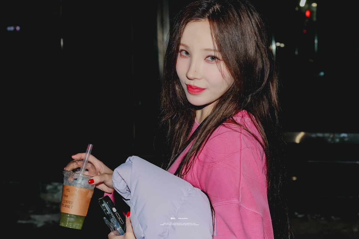 Buckeyvibe's tweet photo. 240402 📸

#벅키 #BUCKEY #MANNEQUEEN⠀⠀ https://t.co/TvmyqqHwea