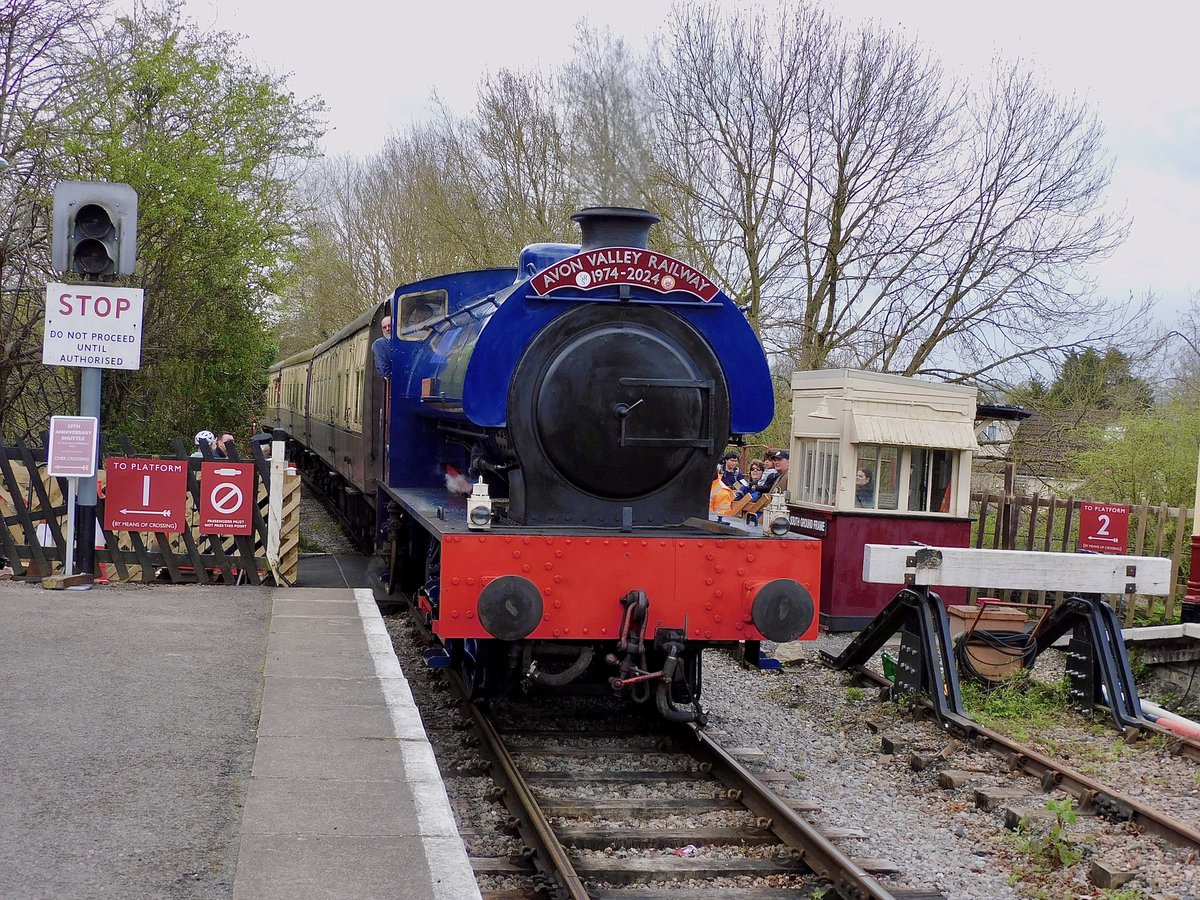 #SteamSaturday courtesy of the @AVRBitton 50th Anniversary weekend, featuring AVONSIDE 0-6-0ST NO.1919 'CRANFORD' and AUSTERITY 0-6-0ST NO.3839 'WIMBLEBURY with @janrich46
