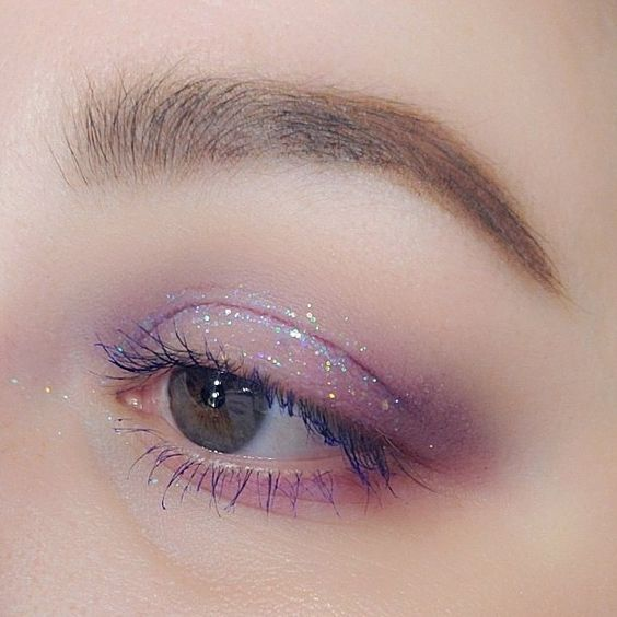 archivedlooks's tweet photo. Purple glitter eyeshadow look https://t.co/2G92lWdhFq