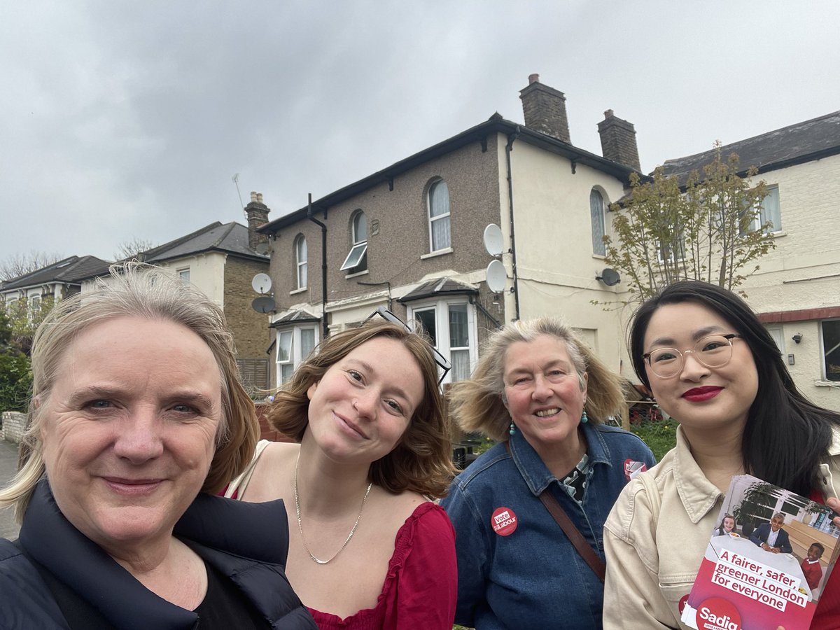 Good to be out in #BoundsGreen today speaking to local residents about the London Mayoral and Assembly elections. Good to hear lots of support for @SadiqKhan & @UKLabour . 🌹🌹🌹