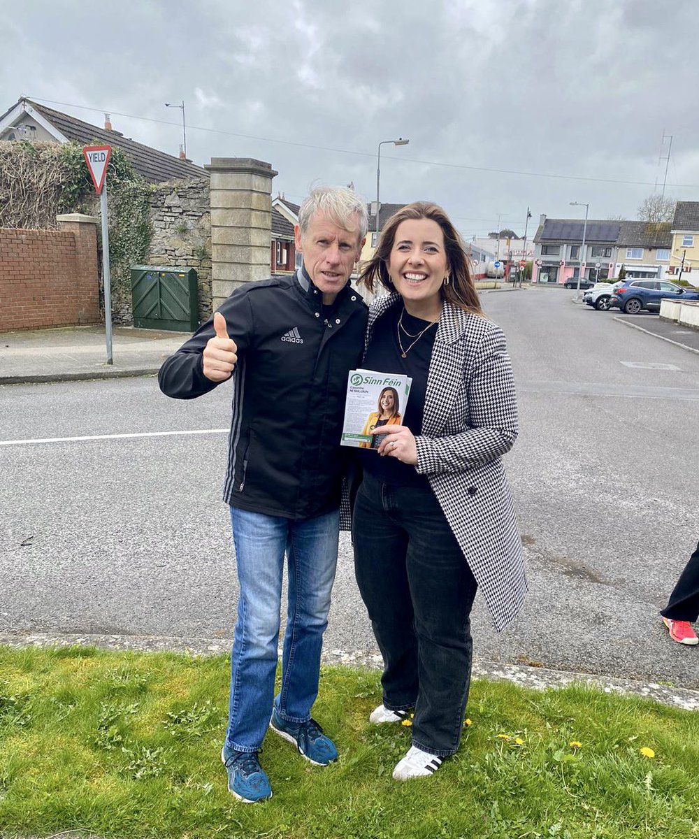 📍Herbert Place & Blackcastle Lodge Just about avoiding Storm Kathleen today ☔️ Sinn Féin have the plans, the ambitions and the determination to deliver the change that is needed for families and workers in Navan. #Navan #VoteCaoimhe #NiShluain1 #SinnFéin #TimeForChange