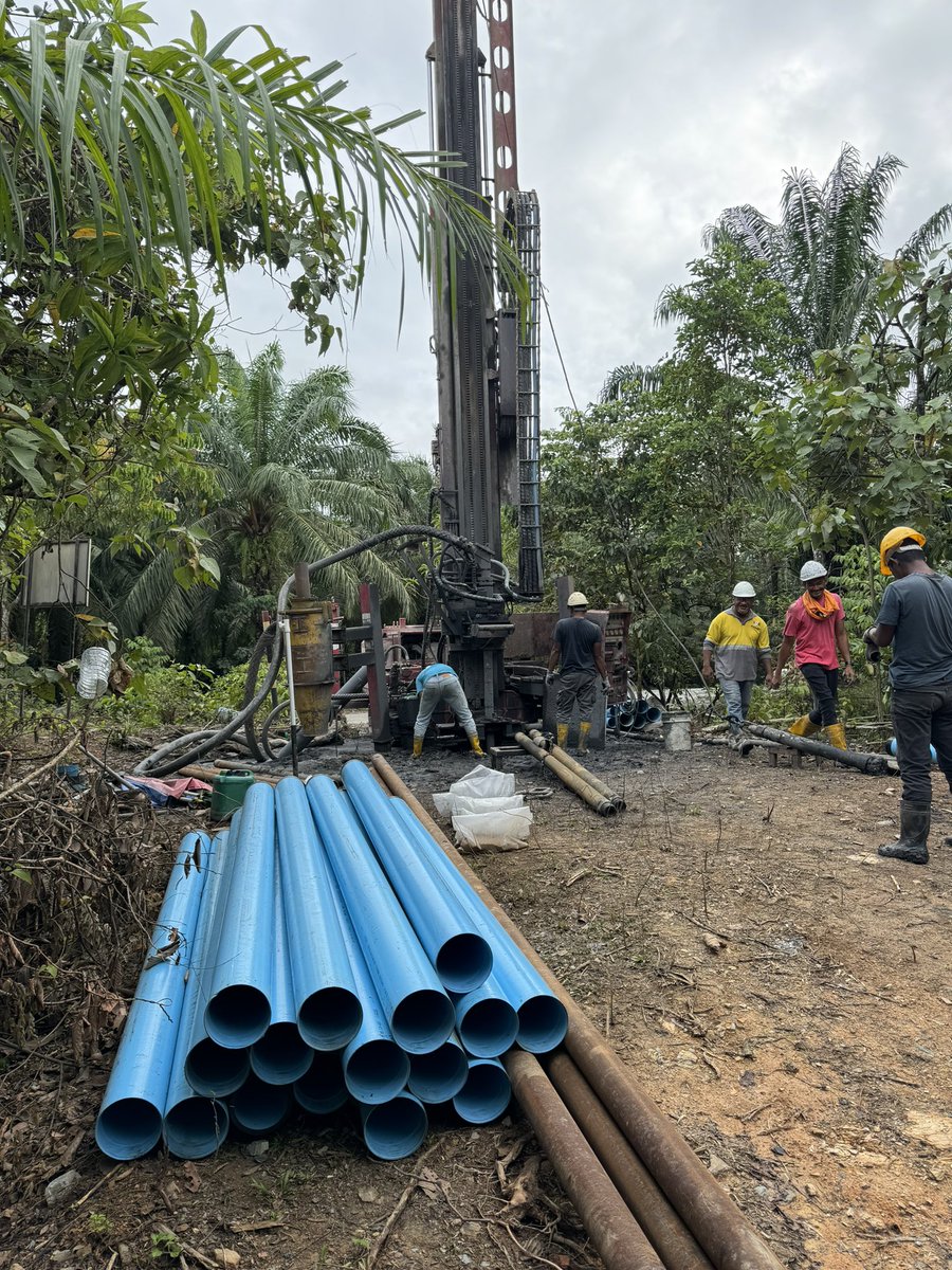 zarifyusof's tweet photo. Selalu drill cari emas, seminggu ni kita cari air. 

“Bagaimana fikiran kamu, sekiranya air kamu lenyap, maka siapakah yang dapat mendatangkan kepada kamu air yang sentiasa terpancar mengalir?” https://t.co/jTGcnDSx5o