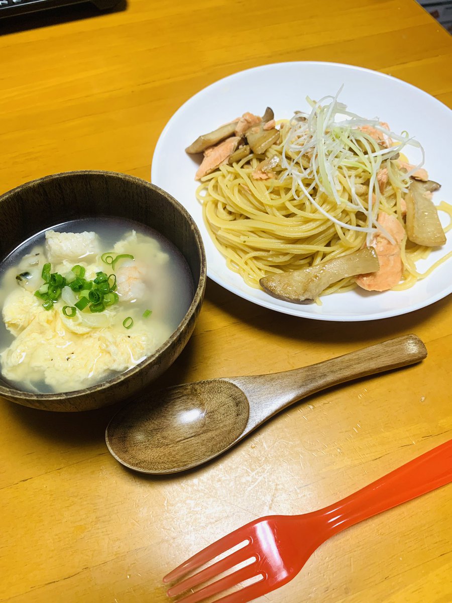 6haty3's tweet photo. 国家資格持ってます。筋肉たくさんあります。料理、お裁縫できます。掃除好きです。家事一般なんでも出来ます。ヘアメイク、アレンジもできます。筋肉たくさんあります。などなど。 https://t.co/BRis0lW6bS