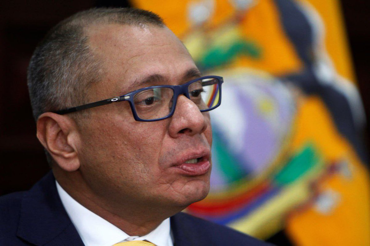 According to #Article22 of the #ViennaConvention, diplomatic premises cannot be violated.

‼️ Today, the #Ecuadorian 🇪🇨 state interrupted the #Mexican 🇲🇽 Embassy in #Ecuador and removed Jorge Glas.