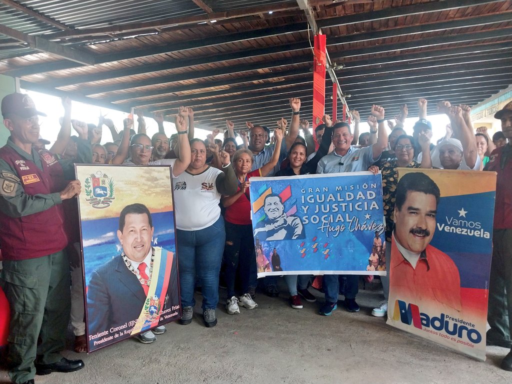 #Mérida|| @MercalOficial presente en la asamblea para la conformación de las Brigadas territoriales 'Hugo Chávez' desde la parroquia Presidente Paez,municipio Alberto Adriani como parte del primer vértice de la Misión Igualdad y Justicia Social. #RadiotomCanta