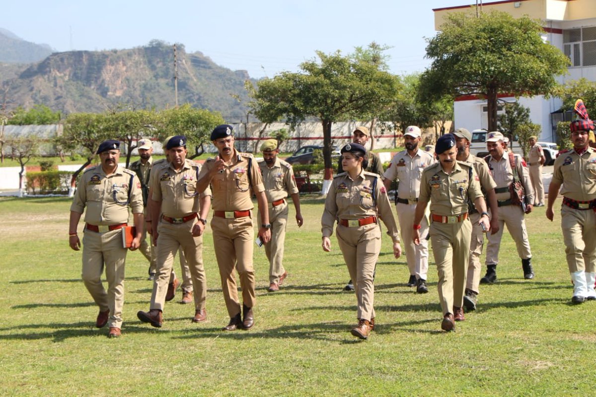 Sh. Rayees Mohammad Bhat-IPS, DIG U/R Range conducted Parliamentary Elections preparedness review meeting a/w SSP Reasi & other supervisory officers. Special emphasis was laid on the security of Polling Stations for conduct of smooth & incident free GPE-2024 @JmuKmrPolice