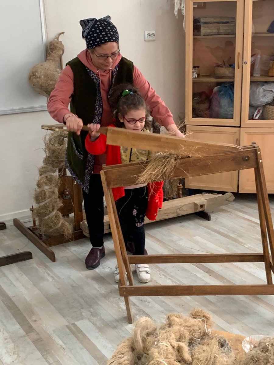AvukatHusnu's tweet photo. Anaokulu öğrencilerimiz, Dilimizin Zenginlikleri Projesi kapsamında,  Ayancık Keten Evi'ne ziyarette bulundular. @ayancikilcemem @Ayancikkym @sinopilmem @tcmeb https://t.co/eRvGTaa250