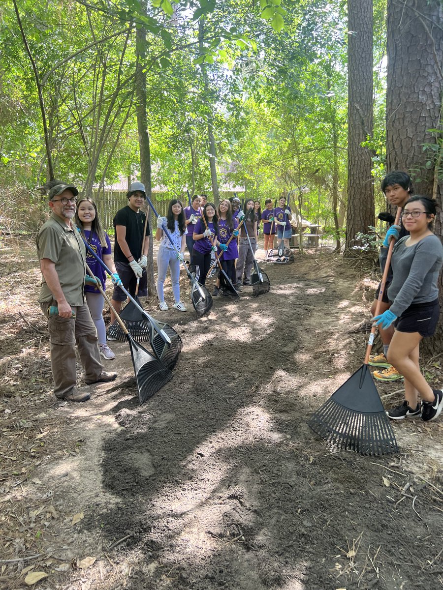 ⁦@CFISDCyLakes⁩ ⁦@CFISDScience⁩ Cy Lakes SNHS cutting paths at the Nature Trails!
