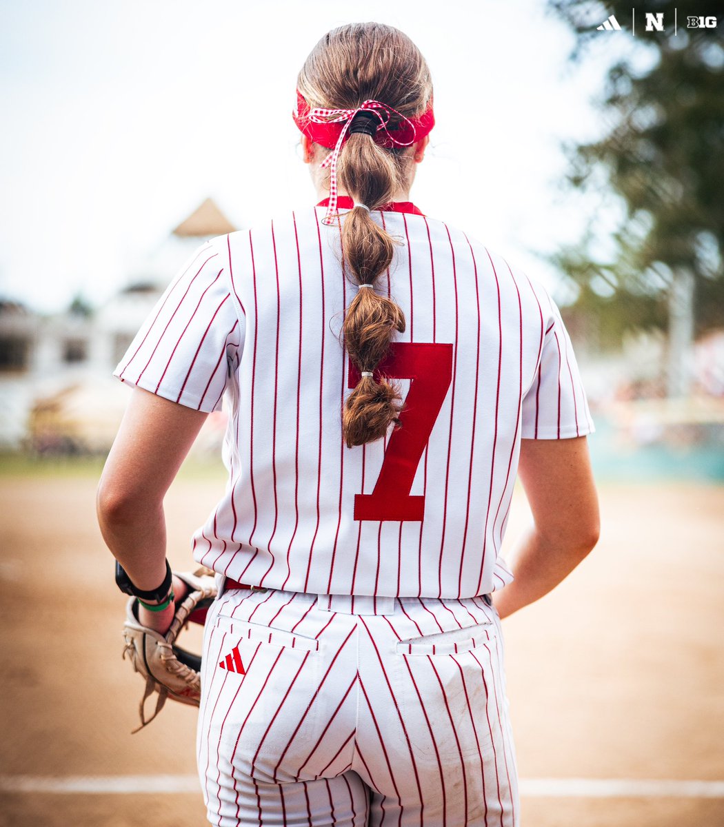 HuskerSoftball tweet picture