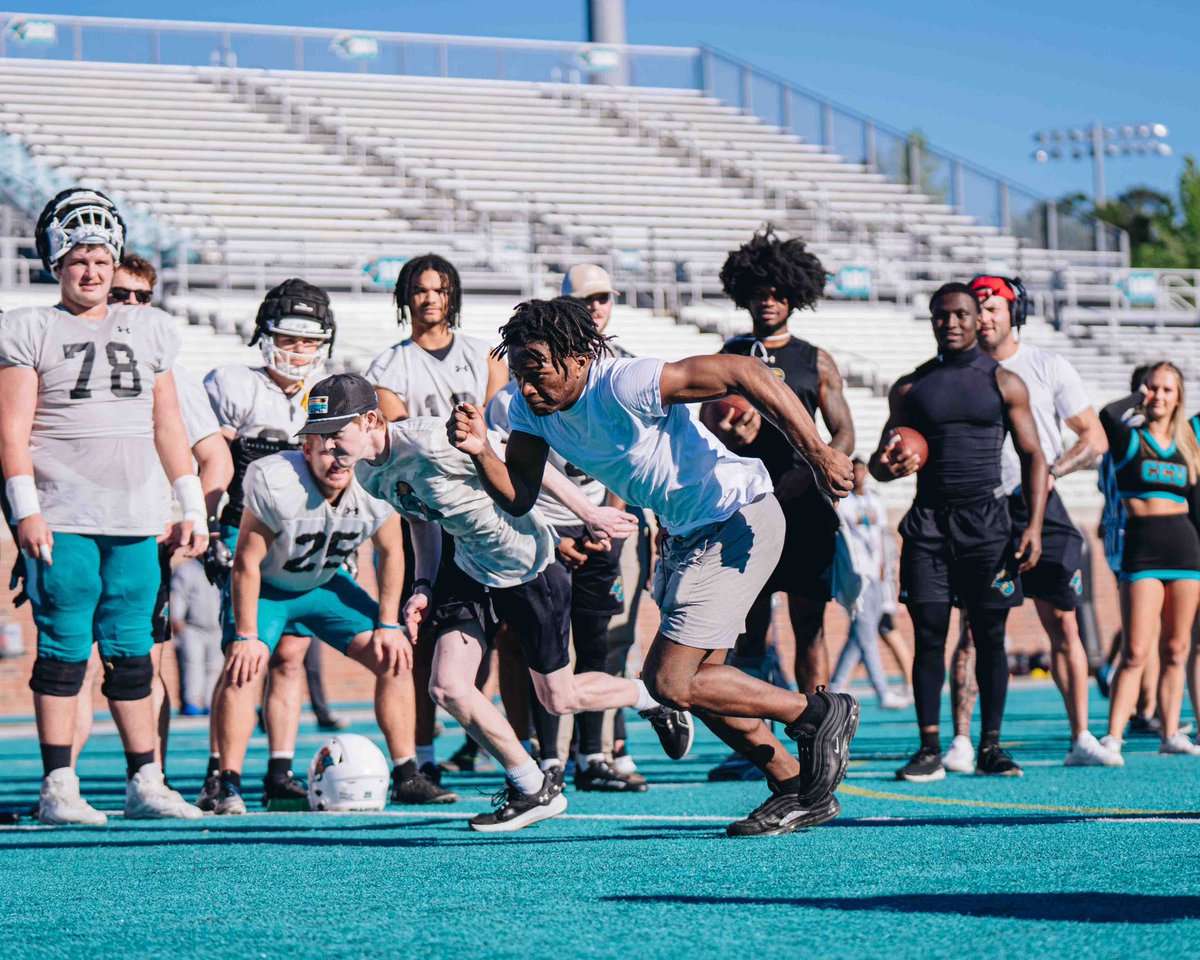 CONFIRMED: Bananas are athletes too #BALLATTHEBEACH | #FAM1LY | #TEALNATION