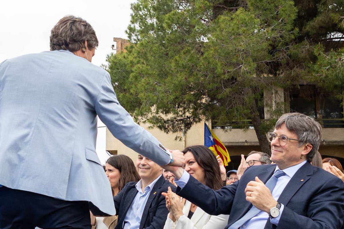 📷 El candidat de <a href="/JuntsXCat/">Junts per Catalunya🎗</a> a la demarcació de Girona a les eleccions del 12-M, <a href="/vadorverges/">Salvador Vergés i… Tejero!</a>, intervé en l'acte de presentació de les llistes de Junts+ Puigdemont x Catalunya a les Antigues Escoles d’Elna, davant de 2.200 persones