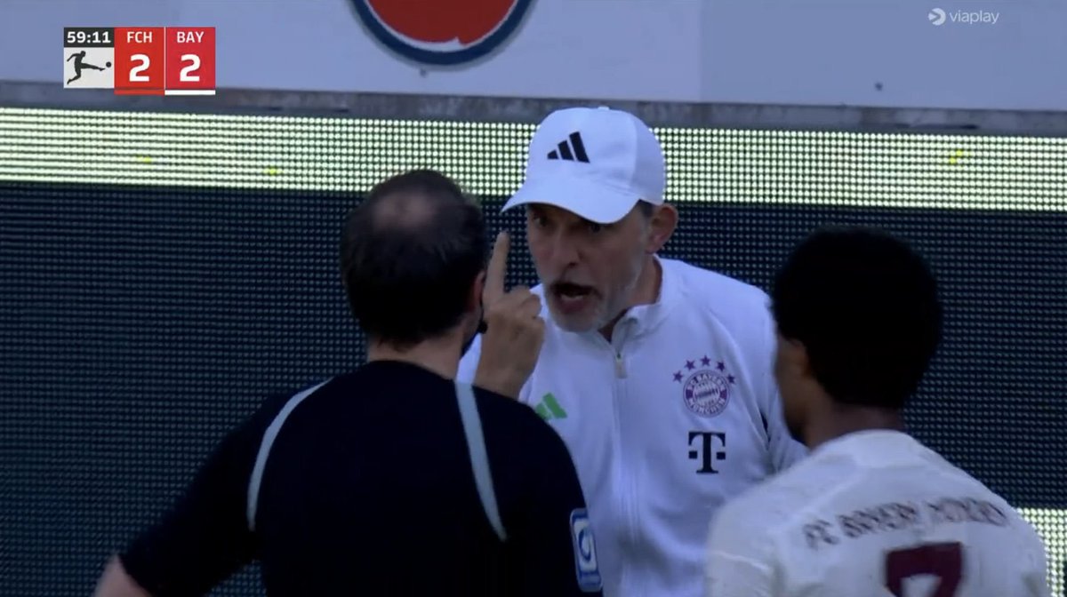 Tuchel mit dem IS-Finger. Wenn das der Reichelt sieht, ist Tuchel nächstes Jahr nicht mehr Trainer bei den Bayern. #FCHFCB