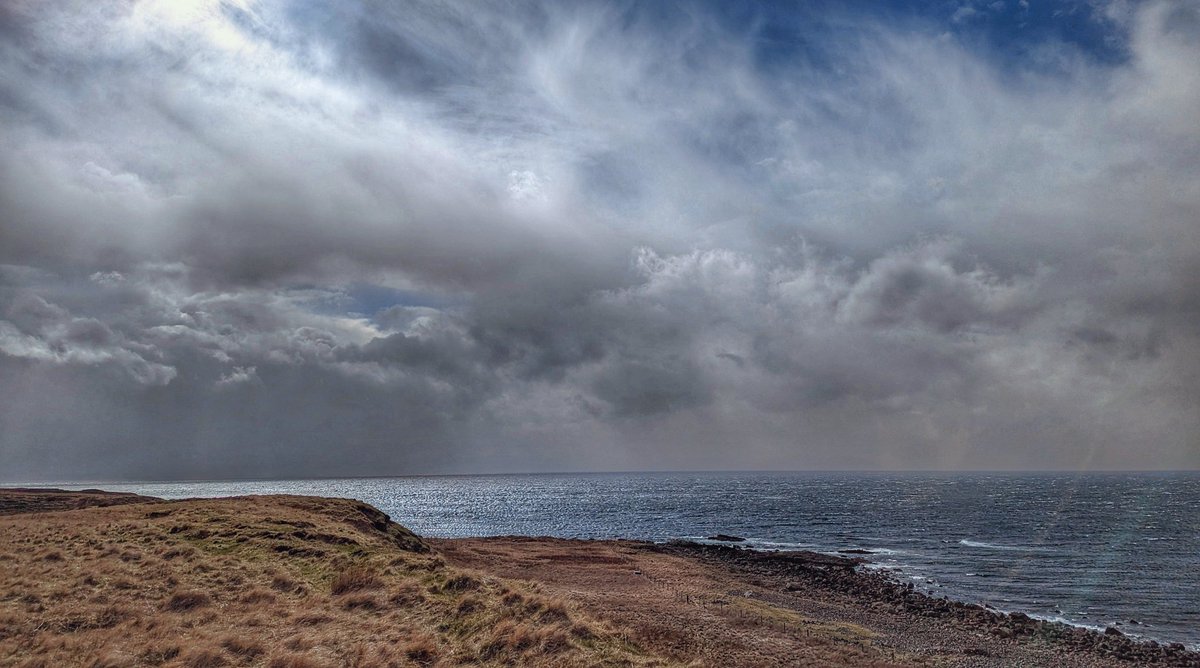 Gusting to a little over 55mph at the moment but there's a storm coming... and it looks like she just hoisted her mainsail... the islands have disappeared. #StormKathleen (View from the Seaweed Road over the sea to Skye.)