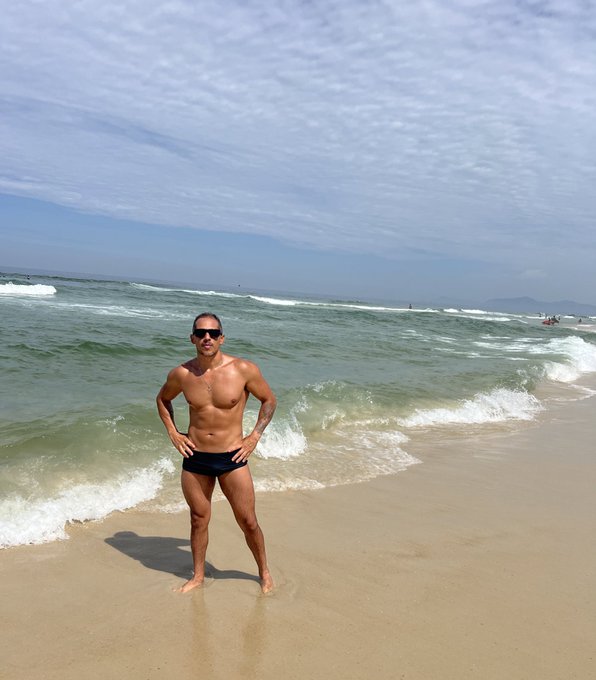 Watch Johnny Louis's leaked NSFW photo on TwXstars