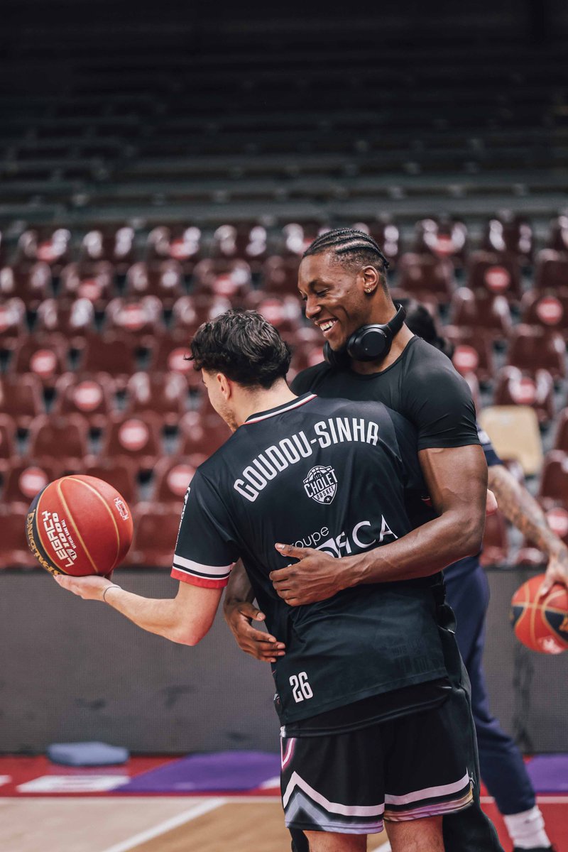 Que du love avant le match 🥰

👋 @BCMBasket 

#CBFAMILY