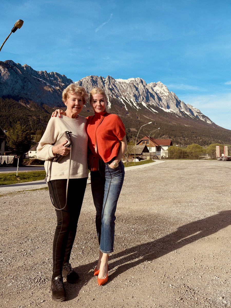 Mit der Mama auf dem Weg zurück nach Hause. Kurze Rast im schönen Ennstal.