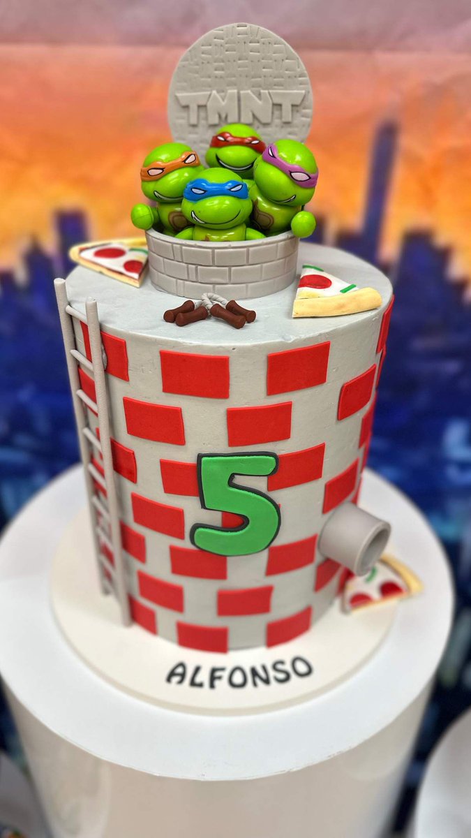 catchmyparty's tweet photo. Check out this fun Teenage Mutant Ninja Turtles birthday party! The cupcakes are great! https://t.co/zC5uvGGiQ6 #catchmyparty #partyideas #teenagemutantninjaturtles #teenagemutantninjaturtlesparty #tmnt #tmntparty #boybirthdayparty https://t.co/P1qoD1B3Ck