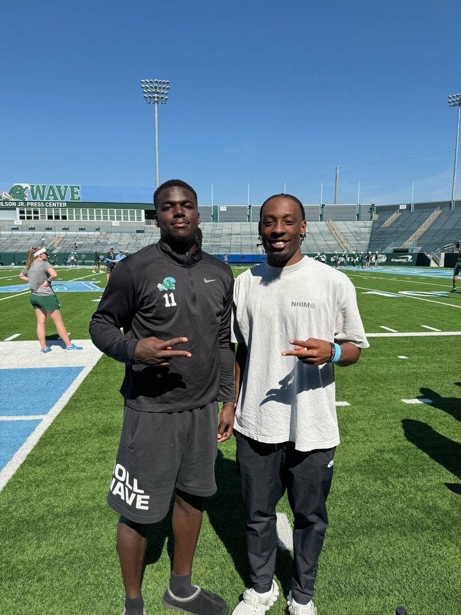More 2024 prospects, @jayboedagoat & @AjHampton11 in attendance, as well! Big month for these #Tulane football alums. The NFL Draft runs April 25-27. 📸: @john_burrows__ #RollWave