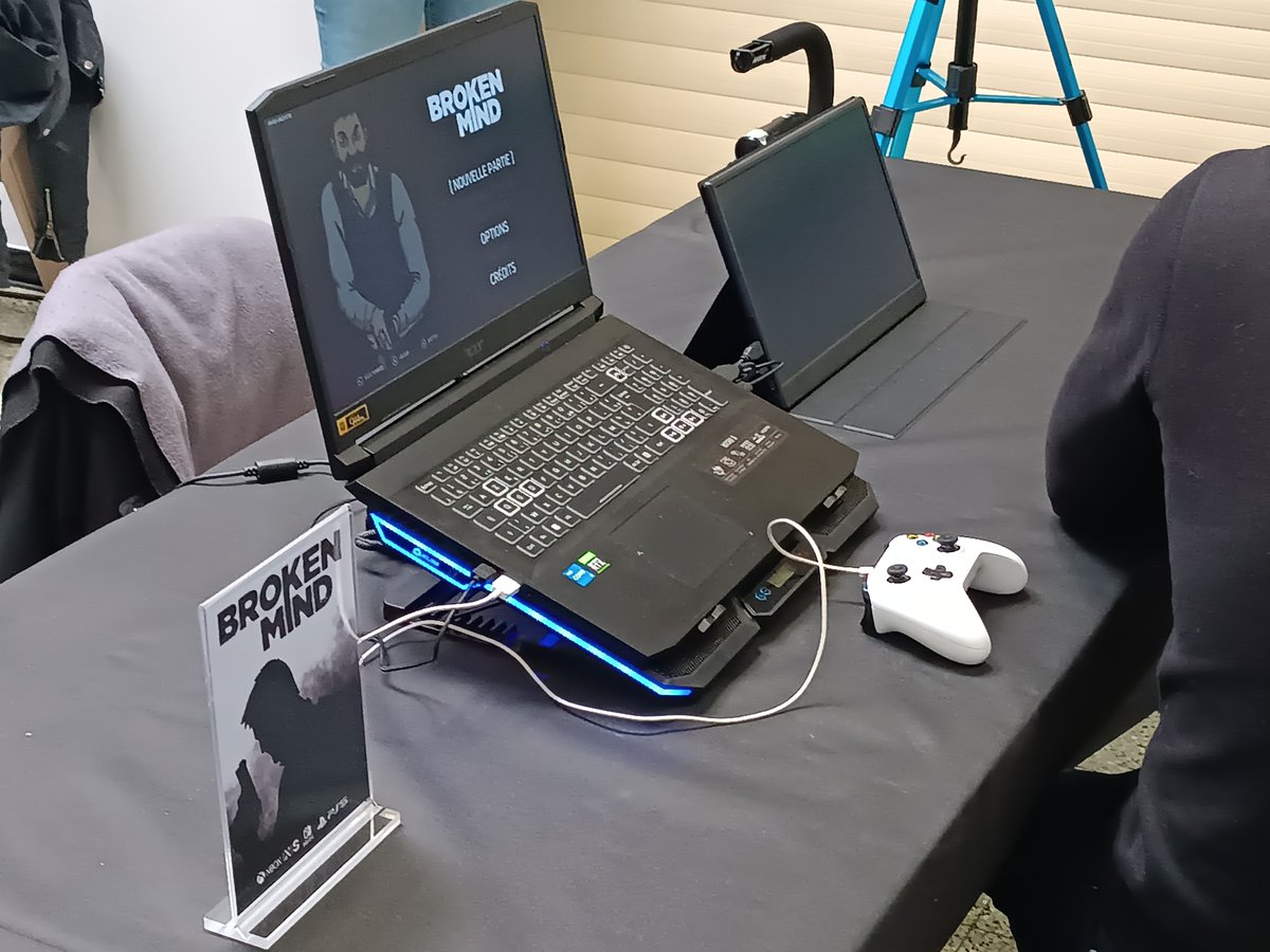 GeekNPlay1's tweet photo. Aujourd'hui, Bomboy (alias Sébastien) ,c'est rendu au Chti Salon du Jeu Vidéo. Là bas ,il a pu discuter avec Tony De Lucia de @2badGames de jeux, dont un certain 3XTINCTION actuellement en développement :) . On vous en reparle prochainement sur GeekNPlay. #2BadGames #3XTINCTION https://t.co/2RJC7QN6Ck