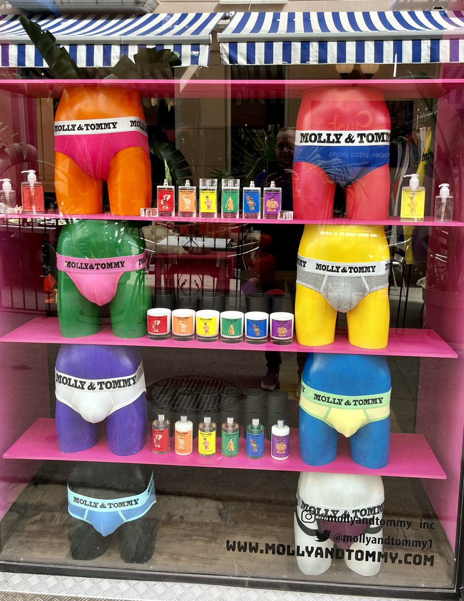 Preparing my @MollyandTommy1 shop in Sitges to re-open next week for the summer. It’s going to be very colourful 🌈 and with all the new fragrances, it’s going to smell like a boudoir this year 🏖️ ☀️