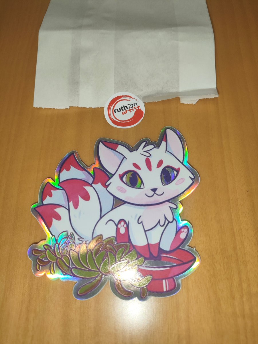 Continuamos con esta pegatina de <a href="/ruth2m/">ruth2m🎴ilustradora KAWAII</a>, ya había gastado mucha pasta en este momento, tenían un cuadro 3D de este mismo animalito precioso pero me reserve y les pille solo esto

instagram.com/ruth2m/?hl=es