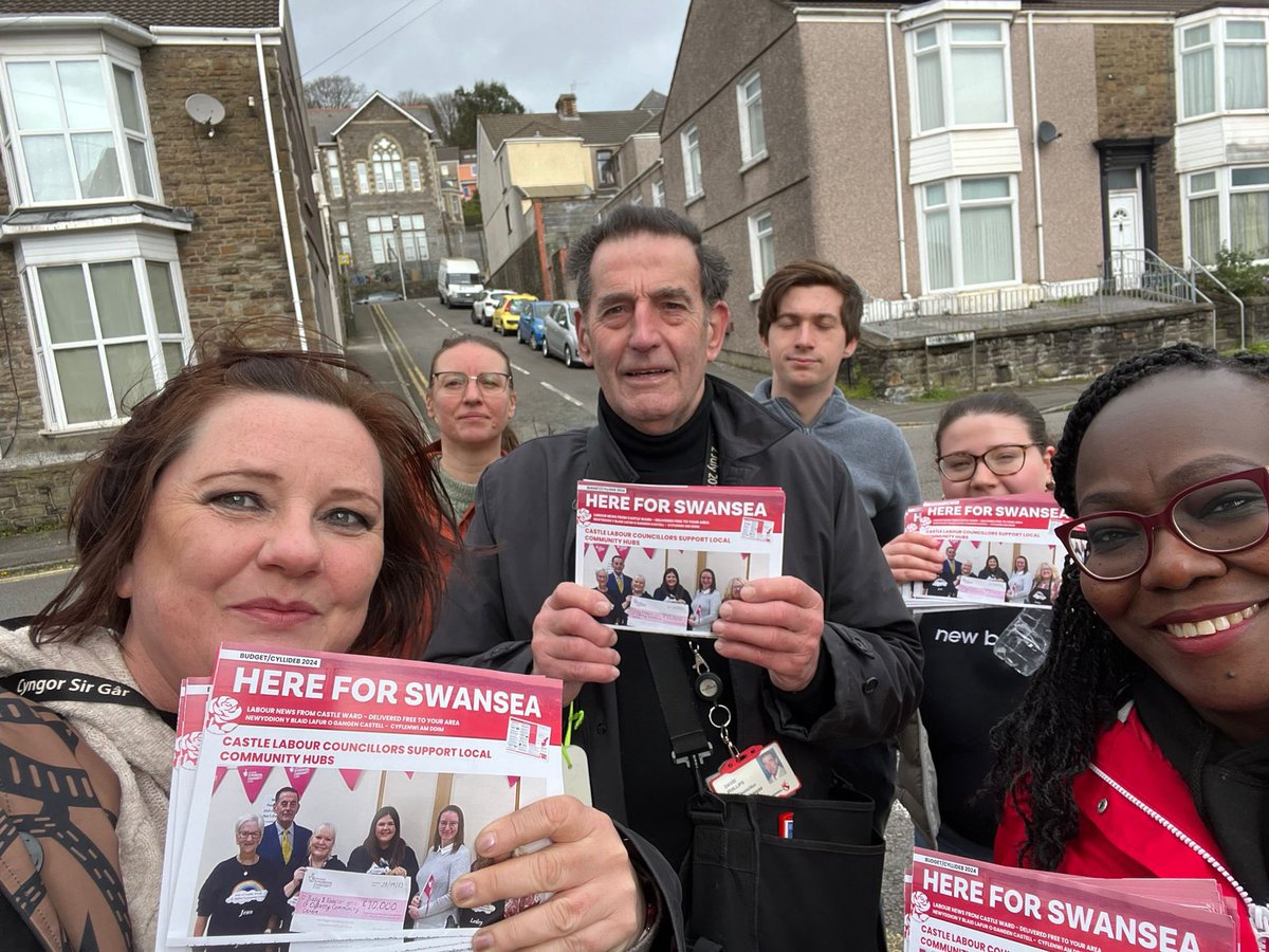 Out in Castle Ward this morning delivering our #HereForSwansea newsletter!