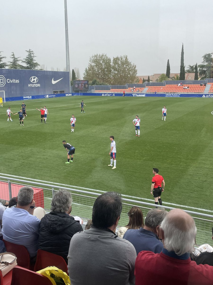 Es una pena que ni el <a href="/aytomajadahonda/">Ayto Majadahonda</a> ni el equipo de gobierno del <a href="/PPMajadahonda/">PP Majadahonda</a> se pronuncien a favor del <a href="/RMajadahonda/">CF Rayo Majadahonda 🤍⚡️💙</a> y su portero por los ataques de racismo que sufrio el pasado sábado en el partido contra el <a href="/SestaoRC/">Sestao River Club</a>  #stopracismo