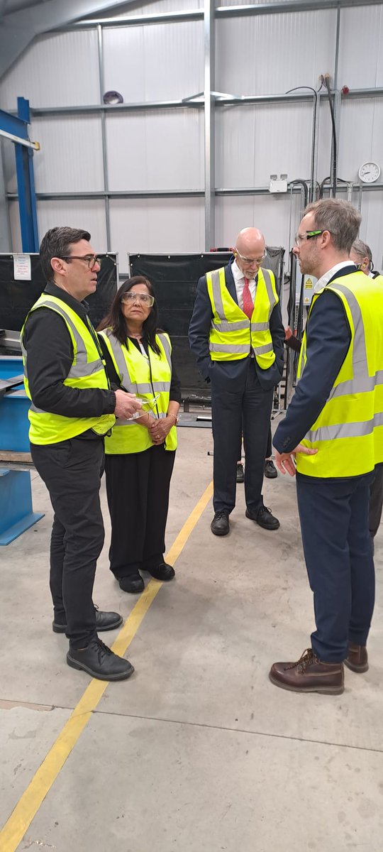 Fantastic to have @AndyBurnhamGM visit Booth Industries. Booth are fantastic door manufacturer leading the way internationally. They have built doors for HS2 & the new Aviva Studios. We discussed shared priorities of improving vocational training and economic growth.