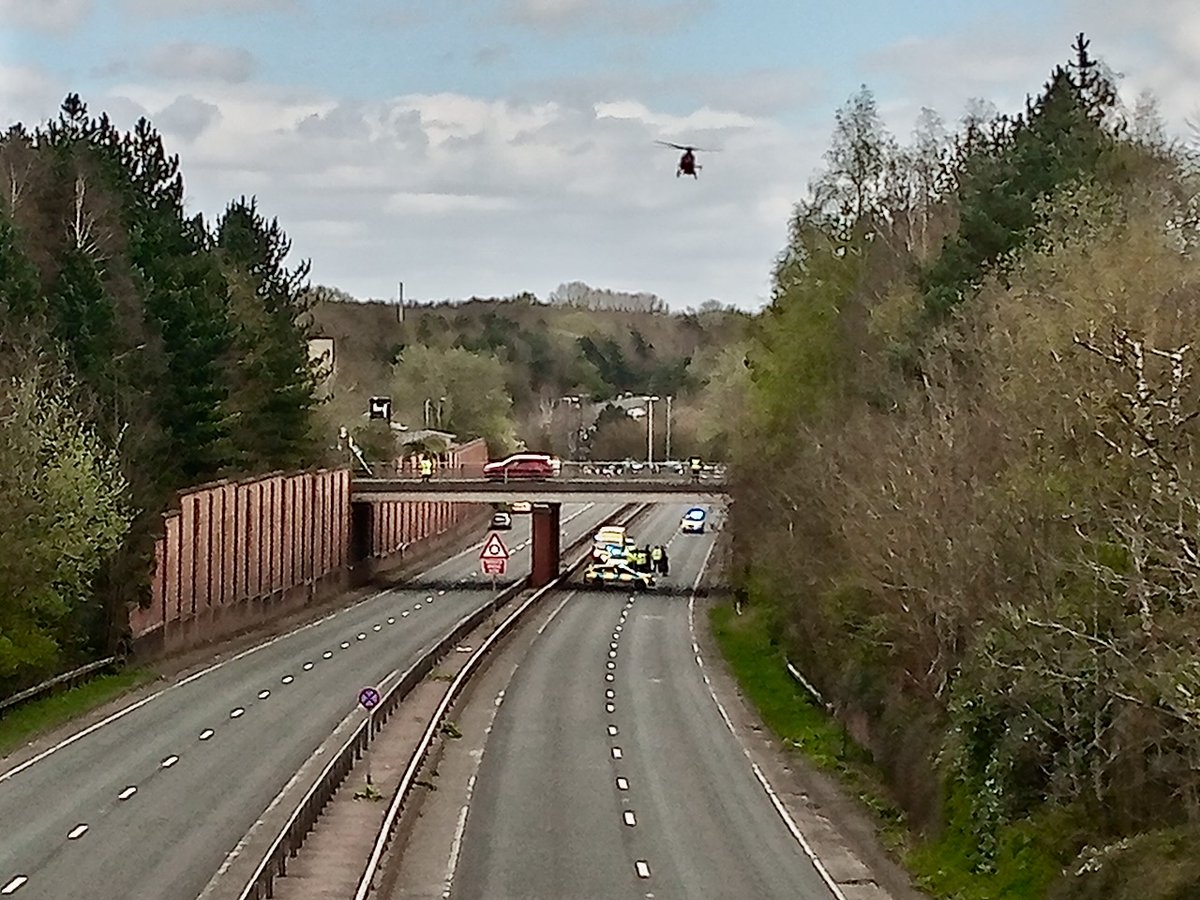 Woman dies after falling from bridge on A34 in Wilmslow wilmslow.co.uk/news/article/2…