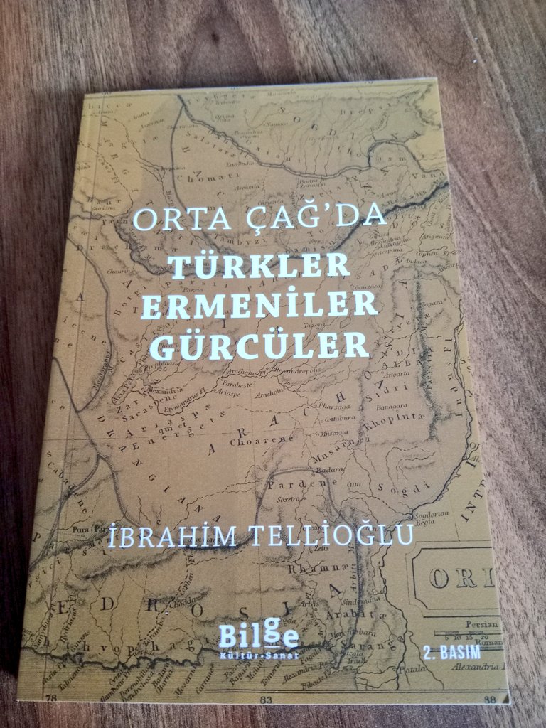 Osmanlı hakimiyetine kadar Doğu Karadeniz Bölgesi de Türkler adlı doktora çalışmasından kıymetli bilgiler öğrendiğimiz Prof Dr İbrahim Tellioğlu hoca, Ermeni ve Gürcü tarihçilerin gözünden Türk, Ermeni ve Gürcü ilişkilerini yazdı. Tarih boyunca farklı coğrafyalarda yaşamış bir…