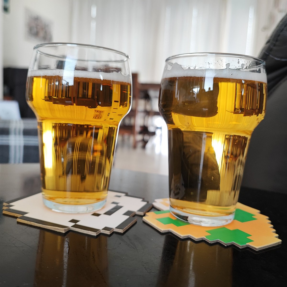 Keeping up some basic beer tasting skills. 

As for the last picture; can you guess which one is the Belgian Tripel and which one is the German style Pils? 

#beer #bierdame #beerblog #beertraining