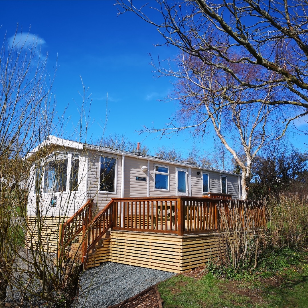 Anglesey : Red Squirrel Holiday Home
Sleeps 4 (double &amp; twin)
Central heating / No Pets / Off road parking
Surrounded by farmland with wildlife viewed from the decking. 
To make a booking contact Helen 07890 443262
For more information look at our website derifawr.co.uk