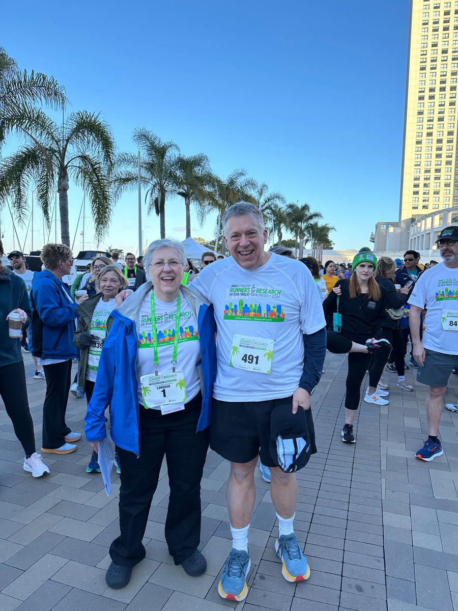 Dr. Pat LoRusso, @DrRoyHerbstYale, & @JeffTownsend  kicked off #AACR24 at #Runners4Research this morning in sunny San Diego to support @AACR's mission to prevent and cure cancers! @SmilowCancer @YaleMed @YNHH @YaleSPH