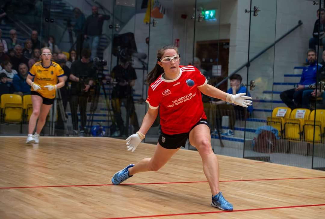 ** 2024 CHAMPION ** Catriona Casey claims her 7th title in the oneills.com All-Ireland 4-Wall Senior Singles Championship🏆 Result: Catriona Casey (Cork) dft Fiona Tully (Roscommon) 21-10, 21-16 Presentation by our Sponsor O'Neill's Cormac Farrell 📸Stephen Marken