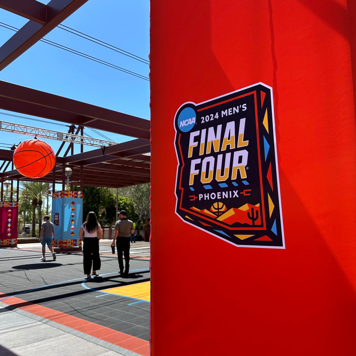 BlufishDesign's tweet photo. Just below our the Blufish office in Old Town, the March Madness celebrations are in full swing! 🏀 With the Final Four upon us, it's amazing to watch the Valley come alive, even if some of us are still feeling the pain from U of A's tough loss. https://t.co/K9jn5egrQy