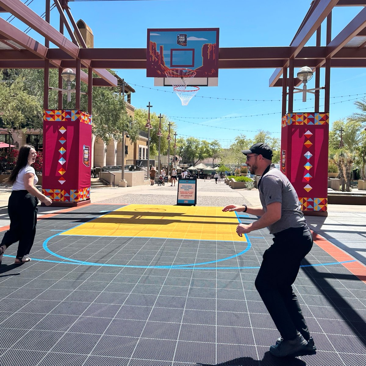 BlufishDesign's tweet photo. Just below our the Blufish office in Old Town, the March Madness celebrations are in full swing! 🏀 With the Final Four upon us, it's amazing to watch the Valley come alive, even if some of us are still feeling the pain from U of A's tough loss. https://t.co/K9jn5egrQy