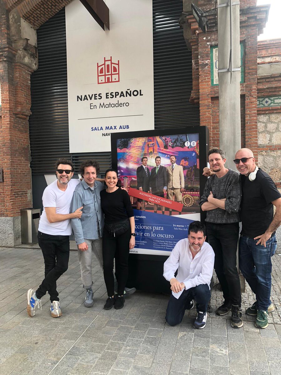 Club Caníbal (@clubcanibal) on Twitter photo Últimas dos funciones. Y llegamos con las entradas agotadas. Gracias por el apoyo. Y gracias, equipo de Naves de <a href="/TeatroEspanol/">Teatro Español</a> (han sido familia). #Instruccionesparasobrevivirenlooscuro. Últimas dos funciones. Y llegamos con las entradas agotadas. Gracias por el apoyo. Y gracias, equipo de Naves de <a href="/TeatroEspanol/">Teatro Español</a> (han sido familia). #Instruccionesparasobrevivirenlooscuro.
