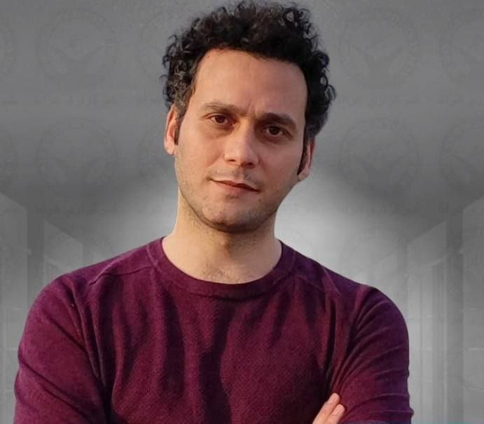 جمال عاملی روانه زندان اوین شد .

#جمال_عاملی فعال سیاسی و زندانی سیاسی سابق پس از دریافت احضاریه‌ی اجرای حکم ۱ سال حبس تعزیری خود، صبح امروز به شعبه یک اجرای احکام اوین مراجعه کرد و پس از بازداشت  به #زندان_اوین منتقل شد.

این #زندانی_سیاسی  سابق  که در سال ۸۸ نیز با محکومیت