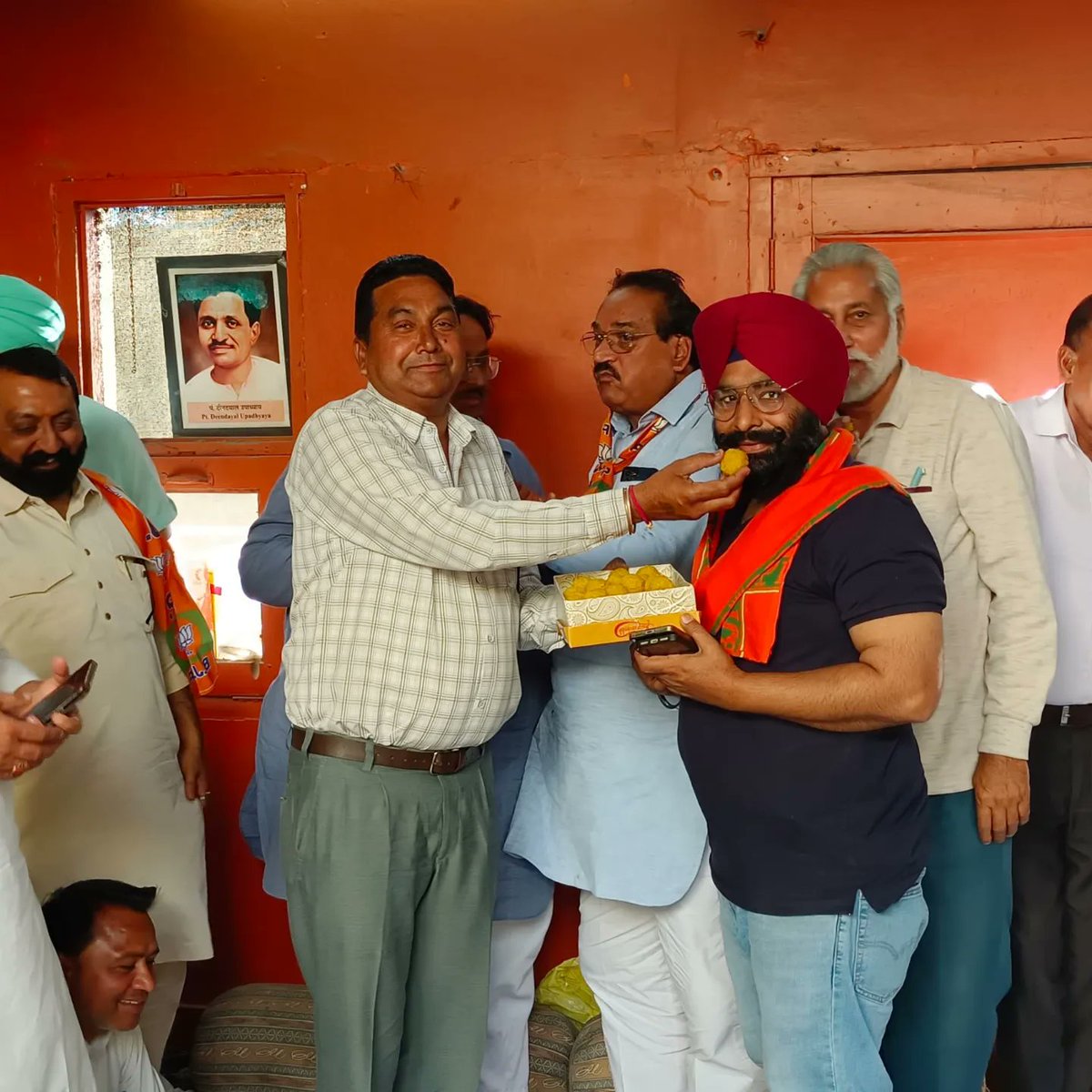 BJP4Muktsarr's tweet photo. ਜ਼ਿਲਾ ਪ੍ਰਧਾਨ ਸ਼੍ਰੀ ਸਤੀਸ਼ ਅਸੀਜਾ ਜੀ ਅਤੇ ਮੰਡਲ ਮਲੋਟ ਦੇ ਪ੍ਰਧਾਨ ਸ਼੍ਰੀ ਸੁਸ਼ੀਲ ਜਲਹੋਤਰਾ ਜੀ ਦੀ ਅਗਵਾਈ ਵਿੱਚ ਮਲੋਟ ਦੇ ਪਾਰਟੀ ਦਫਤਰ ਵਿਖੇ ਪਾਰਟੀ ਦਾ ਸਥਾਪਨਾ ਦਿਵਸ ਮਨਾਇਆ ਗਿਆ। ਇਸ ਮੌਕੇ ਮੰਡਲ ਮਲੋਟ ਵਿਚ ਰਹਿੰਦੇ ਜ਼ਿਲੇ ਅਤੇ ਮੰਡਲਾਂ ਦੇ ਸਮੂਹ ਅਹੁਦੇਦਾਰ ਅਤੇ ਵਰਕਰ ਮੌਜੂਦ ਰਹੇ। https://t.co/EzRDjRS4Vw