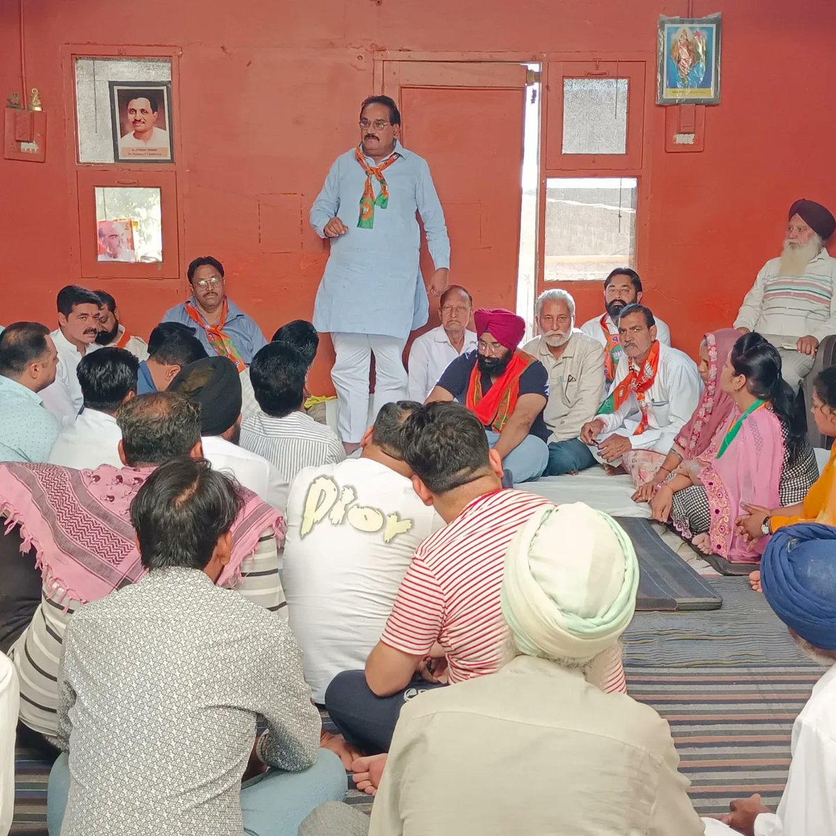 BJP4Muktsarr's tweet photo. ਜ਼ਿਲਾ ਪ੍ਰਧਾਨ ਸ਼੍ਰੀ ਸਤੀਸ਼ ਅਸੀਜਾ ਜੀ ਅਤੇ ਮੰਡਲ ਮਲੋਟ ਦੇ ਪ੍ਰਧਾਨ ਸ਼੍ਰੀ ਸੁਸ਼ੀਲ ਜਲਹੋਤਰਾ ਜੀ ਦੀ ਅਗਵਾਈ ਵਿੱਚ ਮਲੋਟ ਦੇ ਪਾਰਟੀ ਦਫਤਰ ਵਿਖੇ ਪਾਰਟੀ ਦਾ ਸਥਾਪਨਾ ਦਿਵਸ ਮਨਾਇਆ ਗਿਆ। ਇਸ ਮੌਕੇ ਮੰਡਲ ਮਲੋਟ ਵਿਚ ਰਹਿੰਦੇ ਜ਼ਿਲੇ ਅਤੇ ਮੰਡਲਾਂ ਦੇ ਸਮੂਹ ਅਹੁਦੇਦਾਰ ਅਤੇ ਵਰਕਰ ਮੌਜੂਦ ਰਹੇ। https://t.co/EzRDjRS4Vw