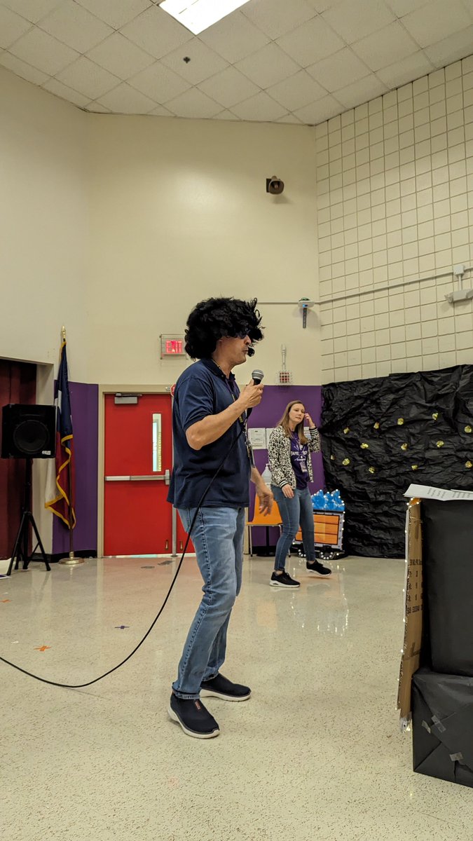 Bowie's 3rd trough 5th graders had an awesome pep rally to get them ready to crush the STAAR test next week!

¡Los estudiantes de 3ro a 5to grado de Bowie tuvieron una increíble reunión de motivación para prepararlos para superar el examen STAAR la próxima semana!