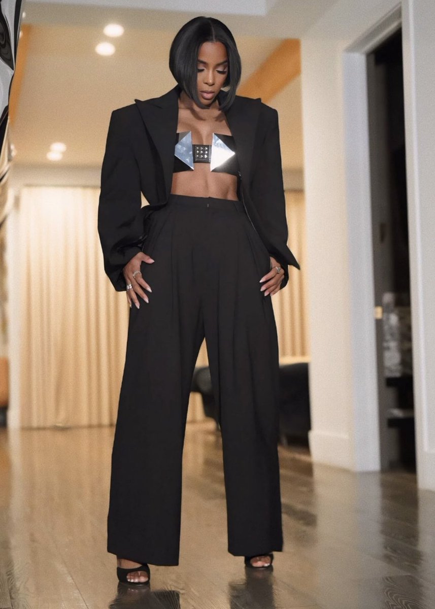 KELLYROWLAND's tweet photo. lastnight https://t.co/AtgrjEHD9C