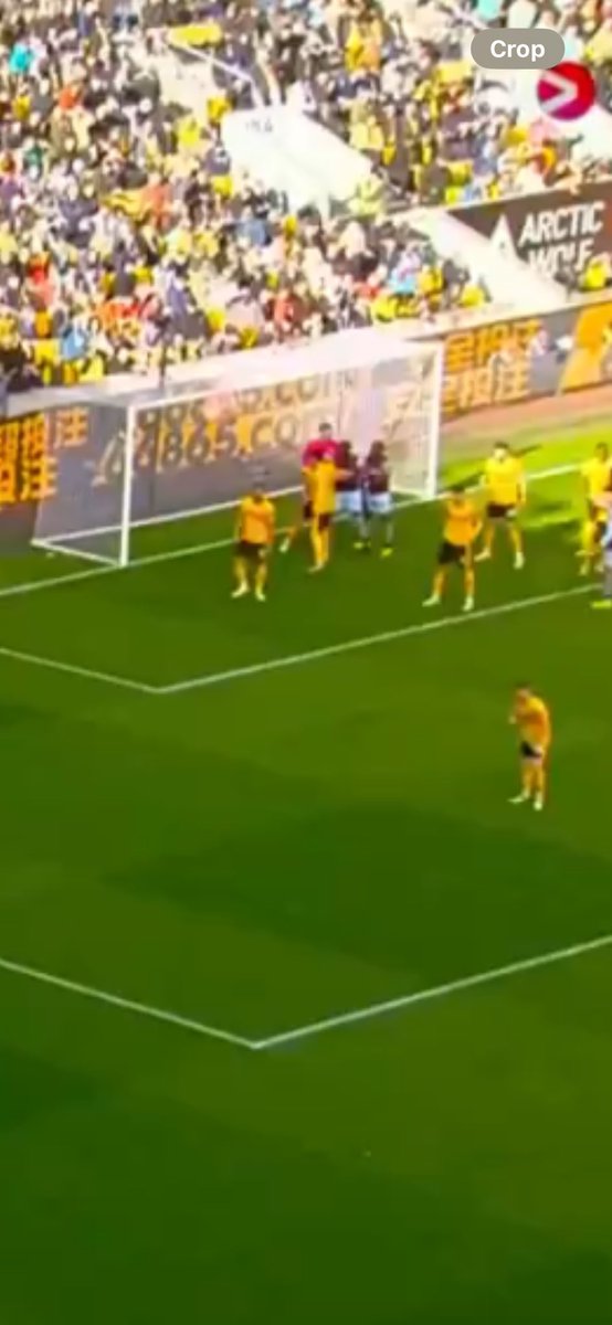 wwfcharry_'s tweet photo. Only one of these is supposedly obstructing the keeper😂😂😂 #wwfc https://t.co/PspFY2h5hy