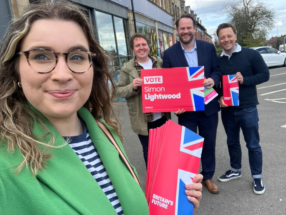 We caught some spring sunshine on Pinders Heath & Woodlesford with fantastic local @UKLabour candidates Nat Walton & Tim Dowd. Really positive conversations with residents, people are ready to see the back of this Tory government 🌹