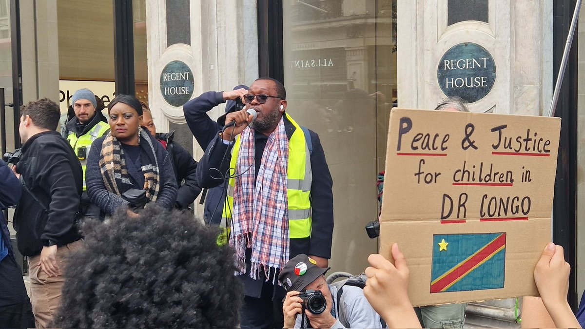 bentausz's tweet photo. Free Congo demo held the road outside Apple's Regent Street outlet today, protesting against the corporation's complicity in child labour and human rights atrocities linked to mining in DR Congo. https://t.co/A2RrR1hBlM
