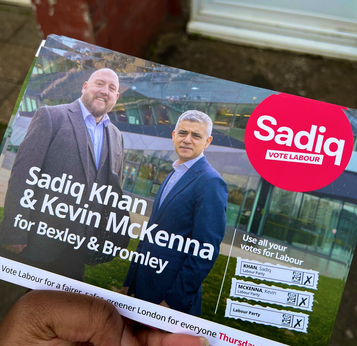 Great to be out campaigning for Sadiq and Kevin this afternoon. Make sure you are registered to vote so that you can head out to vote on the 2nd May! electoralcommission.org.uk/i-am-a/voter/r…